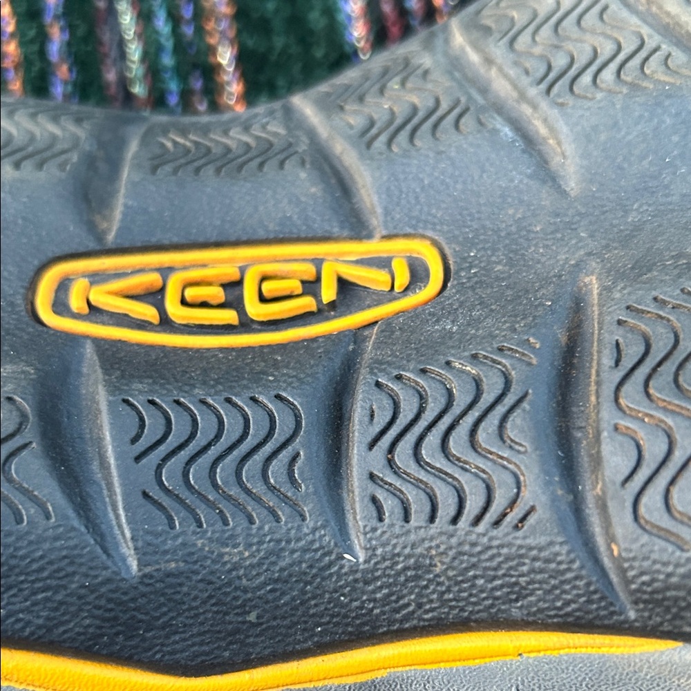 Like new Keen Black and Gray Athletic Sandals - Picture 2 of 7